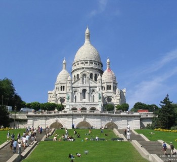 Sacre Coeur in Paris photo