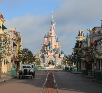 attractions-in-paris-photo-fun parks