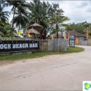 rock-beach-lanta-island-bar-with-infinity-edge-swimming-pool