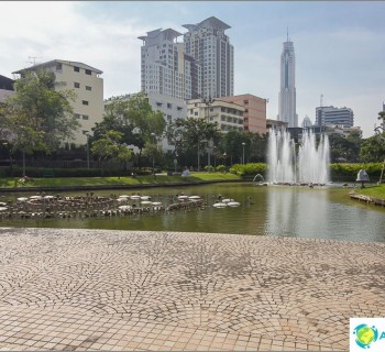 santiphap-park-bangkok-near-victory-monument-just-green-area