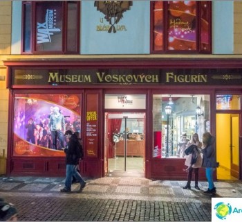 wax-museum-prague-expensive-and-modestly