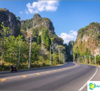 guide-krabi-and-tourists-about-rest