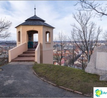vitkov-hill-prague-park-monument-and-observation-deck