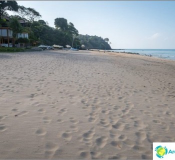 the-beach-ba-kan-tiang-bay-ba-kan-tiang-bay-place-for-quiet-stay-lanta