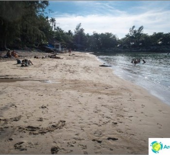 haad-khom-haad-khom-beach-or-coconut-cozy-and-uncrowded