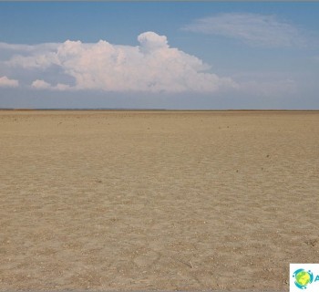 khans-lake-10-thousand-hectares-desert-land