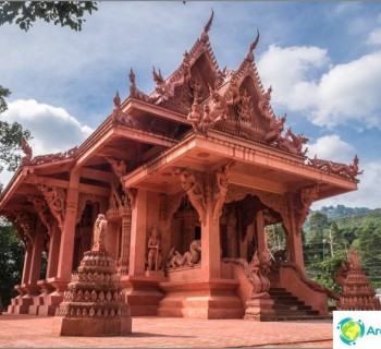 red-temple-samui-and-first-tourist-time-amazing-stories