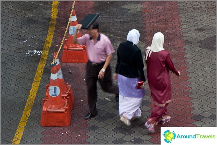 Muslim ladies in handkerchiefs Muslim ladies in handkerchiefs