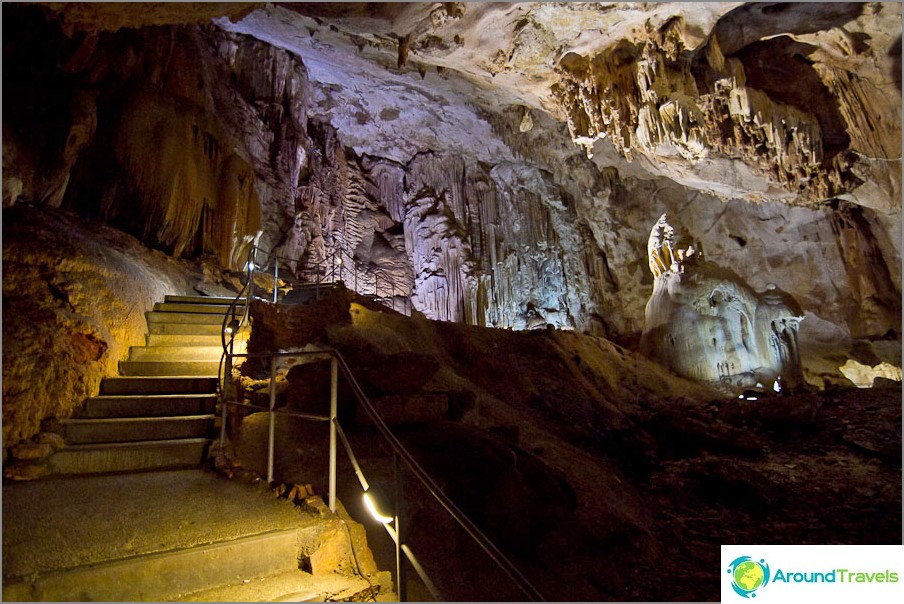 Emine Bair Khosar Cave