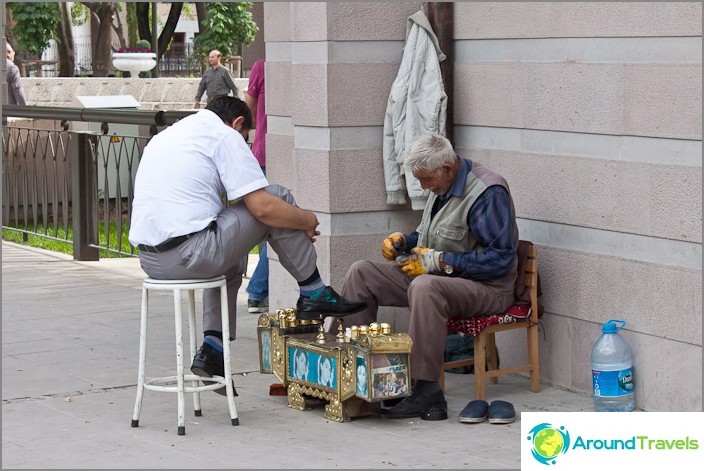Shoe cleaner in Ankara. Shoe cleaner in Ankara.