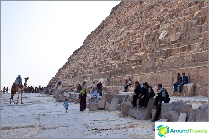 At the foot of the pyramid of Khafre.