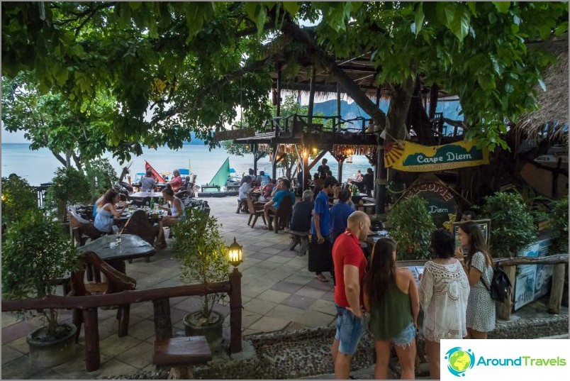 Cafe Carpe Diem on Phi Phi Island and the evening fire show