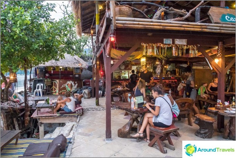 Cafe Carpe Diem on Phi Phi Island and the evening fire show