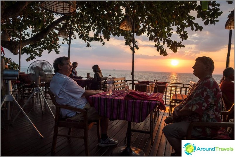 Birds and Bees Resort, Cabbages and Condoms Restaurant