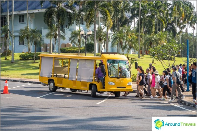 Yellow electric car for tourist groups
