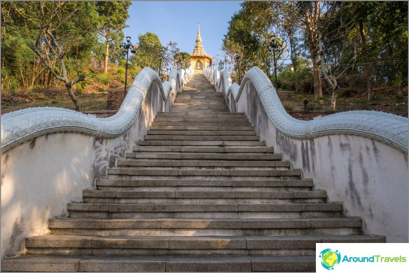 Stairs to the temple Phra Mondop