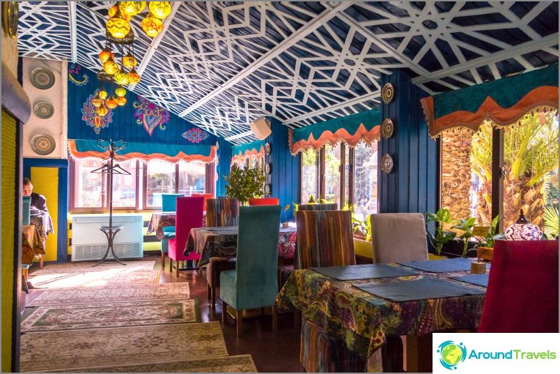 Tubeteyka Cafe in Sochi, left wing