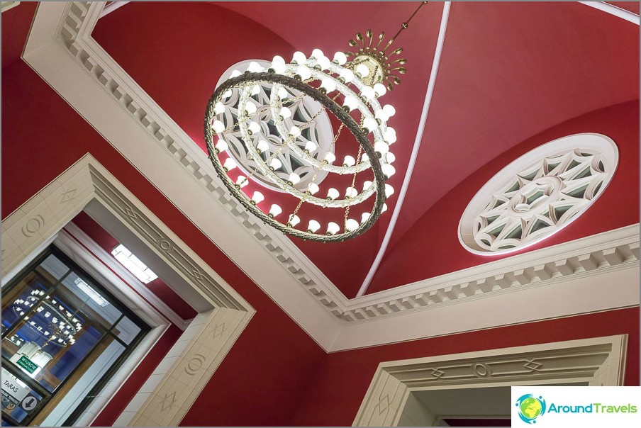 Leaving the elevator you get into the palace, high ceilings, chandelier