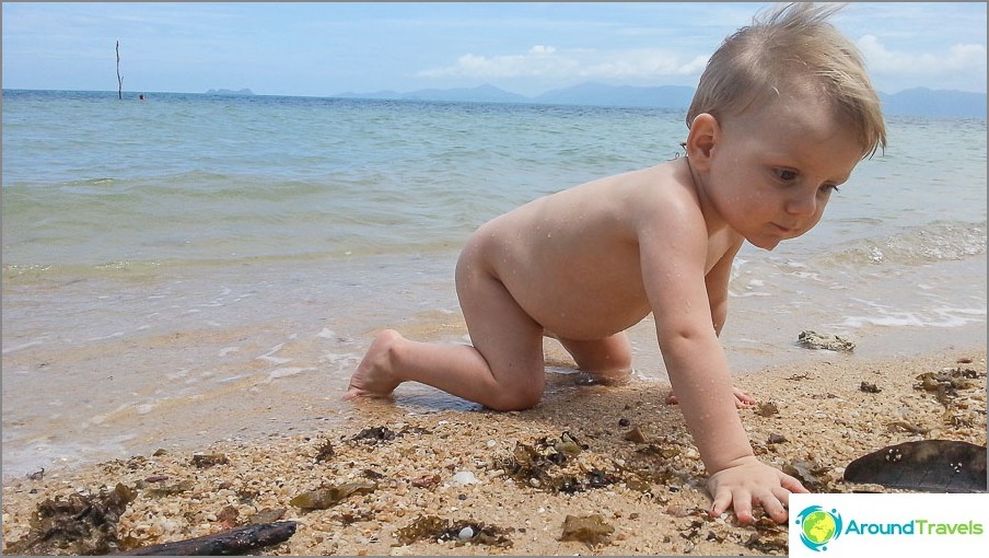 The first steps in the Samui sand