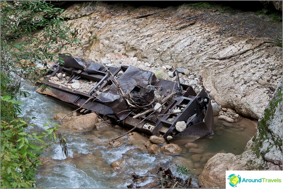 The locomotive fell in Kurjips in 2002 during a flood