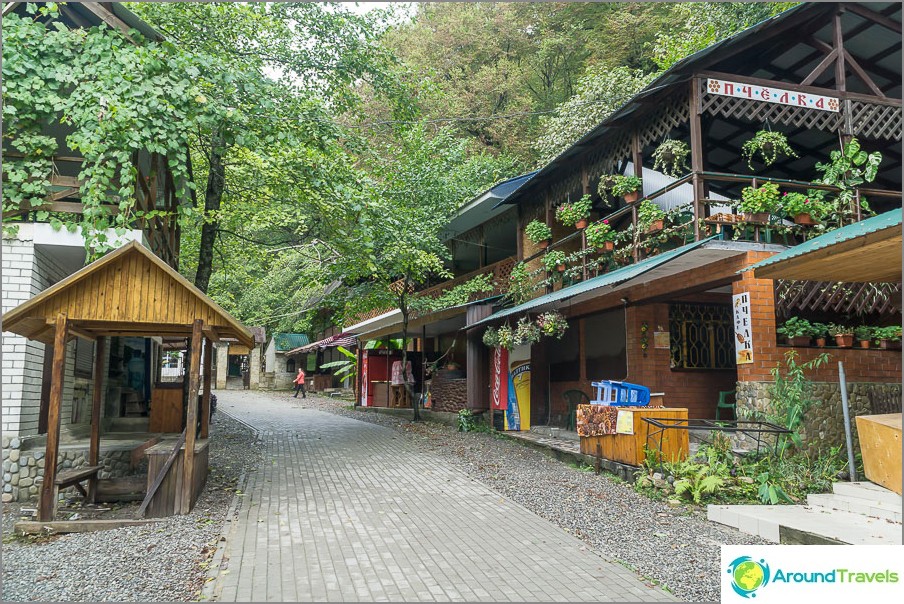 From parking to ticket office you walk along souvenir shops