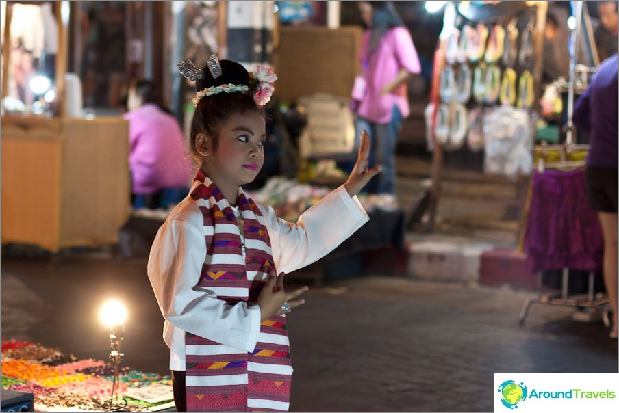 Night Dancing Girl at Night Bazar