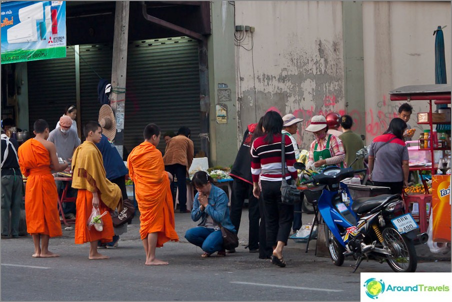 Morning exercise - monks gather for food
