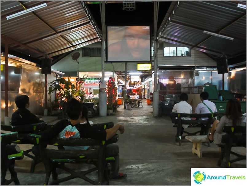 Free mini cinema on the market in Chiang Mai
