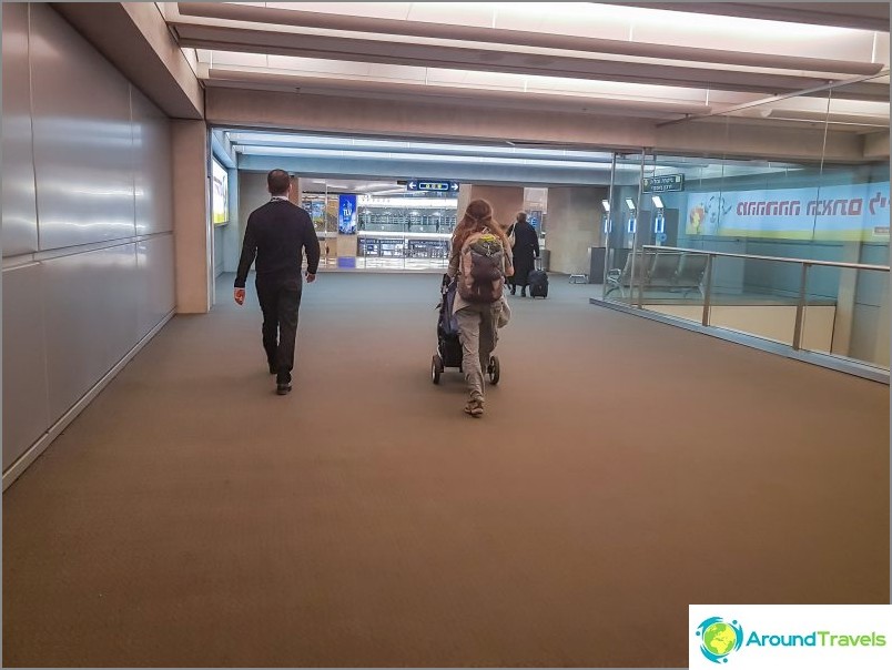 Airport employee leads us to the Ministry of Absorption
