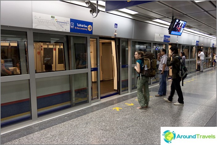 Bangkok Metro MRT. Doors at stations are duplicated