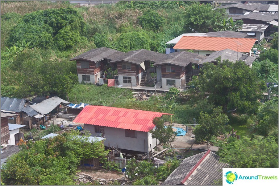 Unpretentious houses on the outskirts of Bangkok