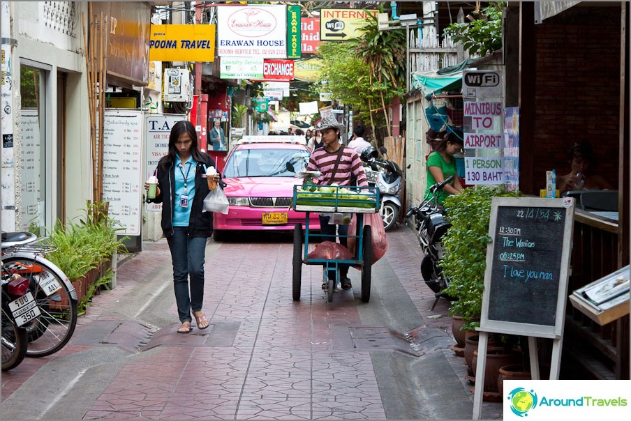 Narrow streets in the center of Bangkok