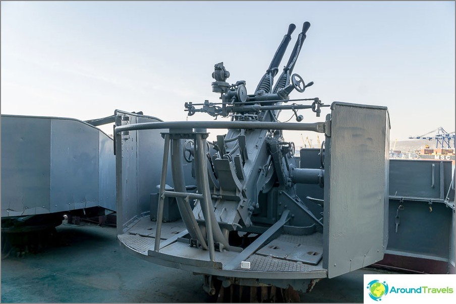 Anti-aircraft two-gun installation of short-range action V-11