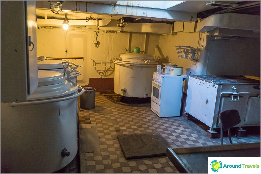 Galley, kitchen