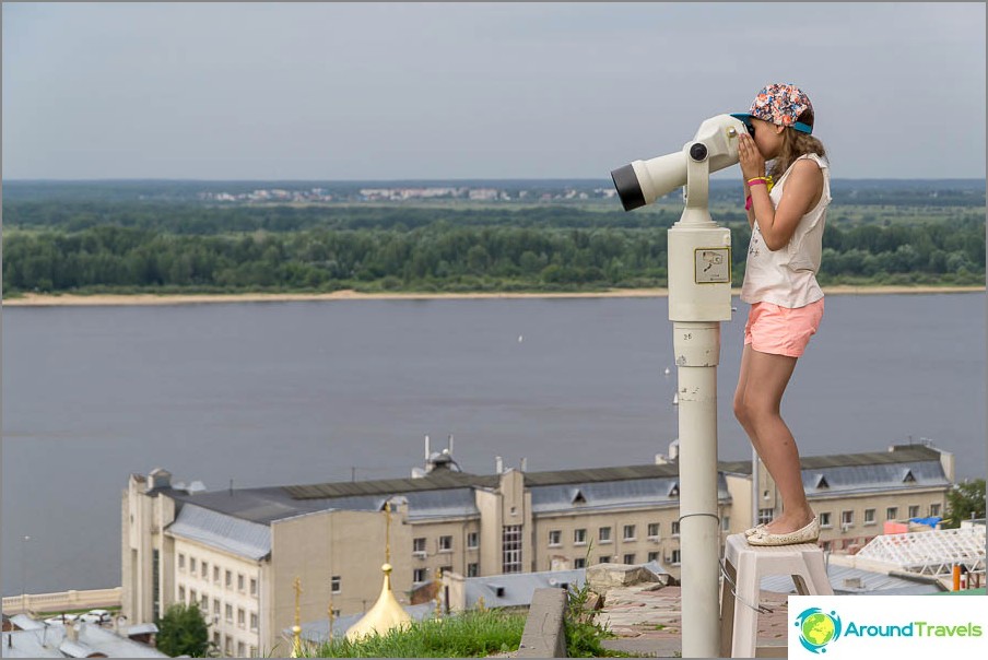 Binoculars installed on the viewing platform, 10 rubles