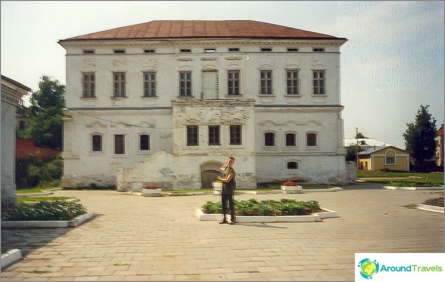Manor Lazhechnikov, 2001