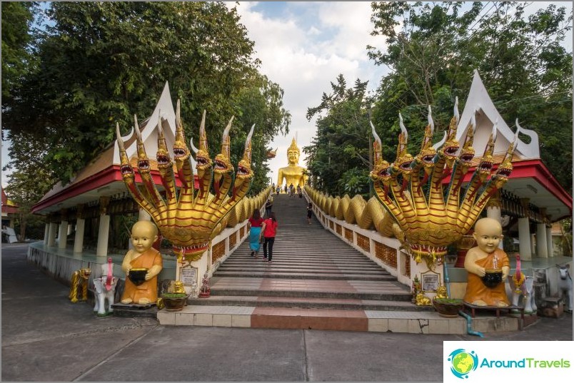 Stairs to Buddha statues