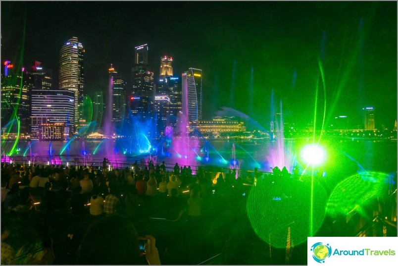 Laser show in Singapore near Marina Bay - fountains, lasers and light