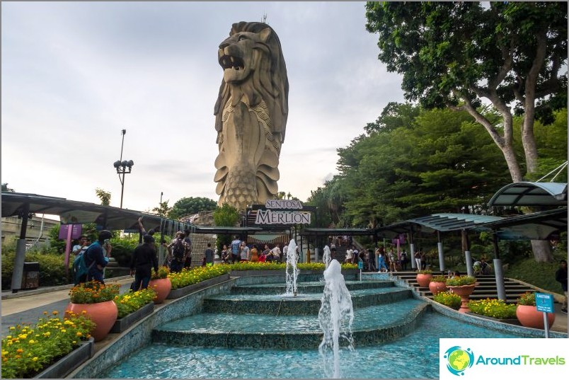 The lion is a symbol of Singapore and an observation deck