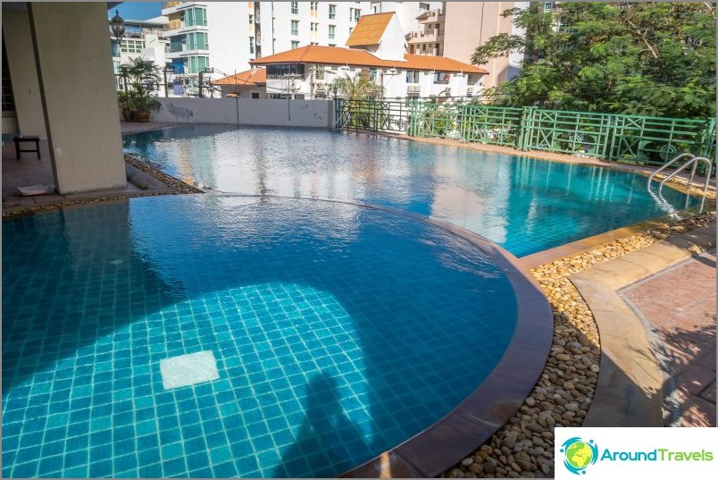 Excellent budget hotel in Pattaya on the first line - Mike Beach Resort