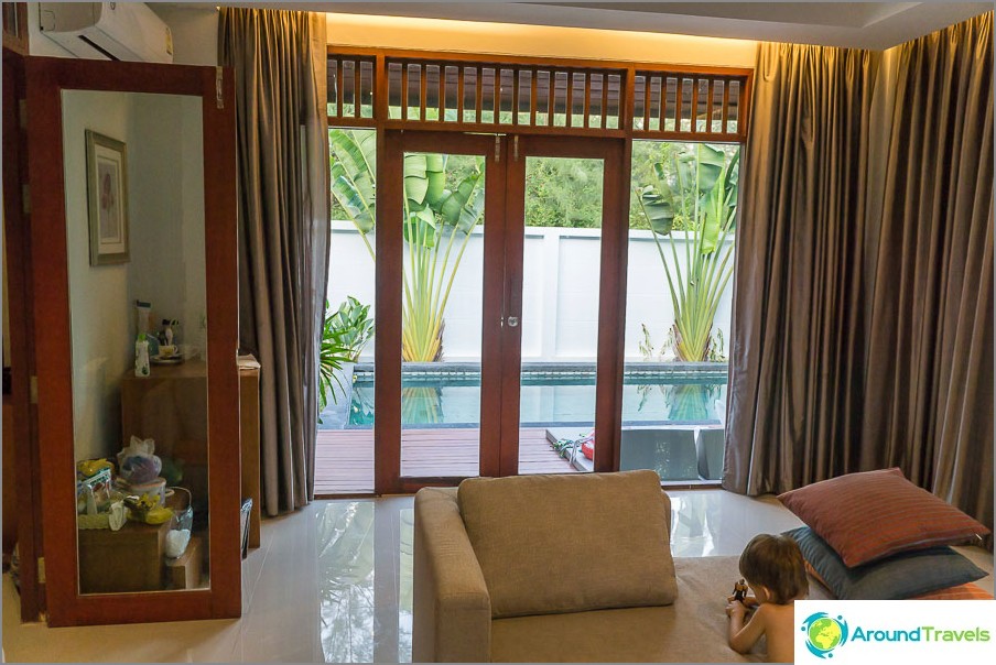 The pool can be accessed from the living room, the view is pleasing to the eye.