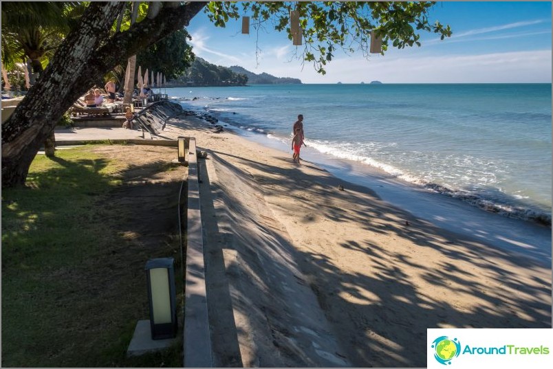 The resort is directly bordered by the beach.