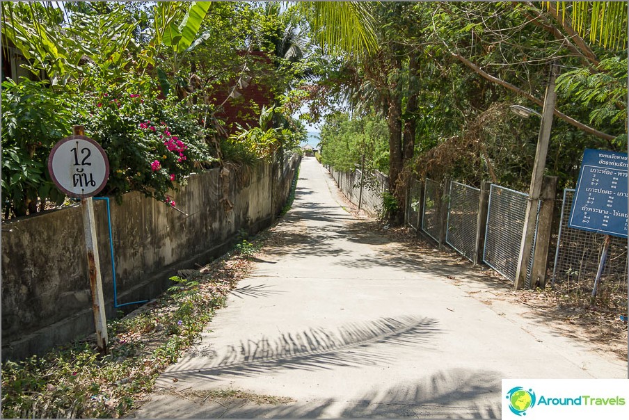 Lane leading to Klong Muang beach