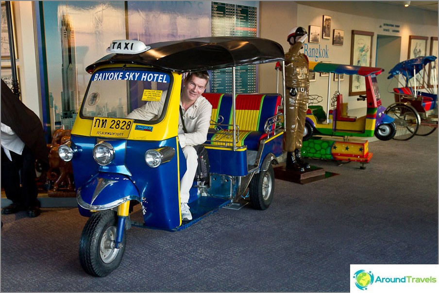This tuk-tuk even shoved This tuk-tuk even shoved