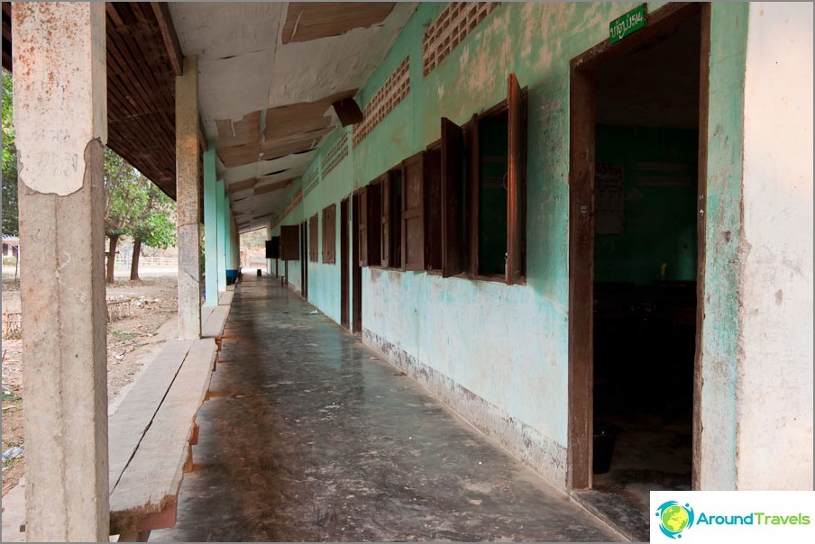 School building in Vang Vieng