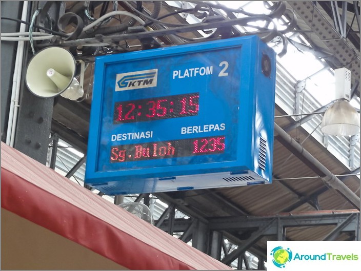 Scoreboard with the arrival time of the nearest train to the KTM Komuter station