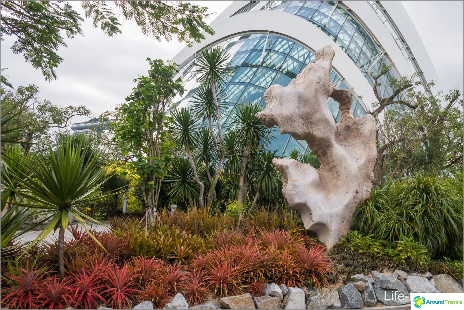Bay Gardens in Singapore - the main attraction