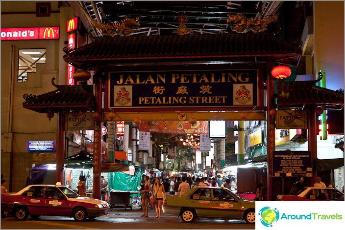 Entrance to the main street of Petaling Street
