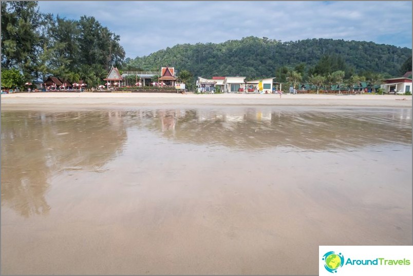 Klong Dao Beach on Lanta at low tide