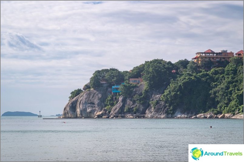 The rightmost edge of Lila Beach, on the cliff is an Indian hotel with a beautiful sanctuary.